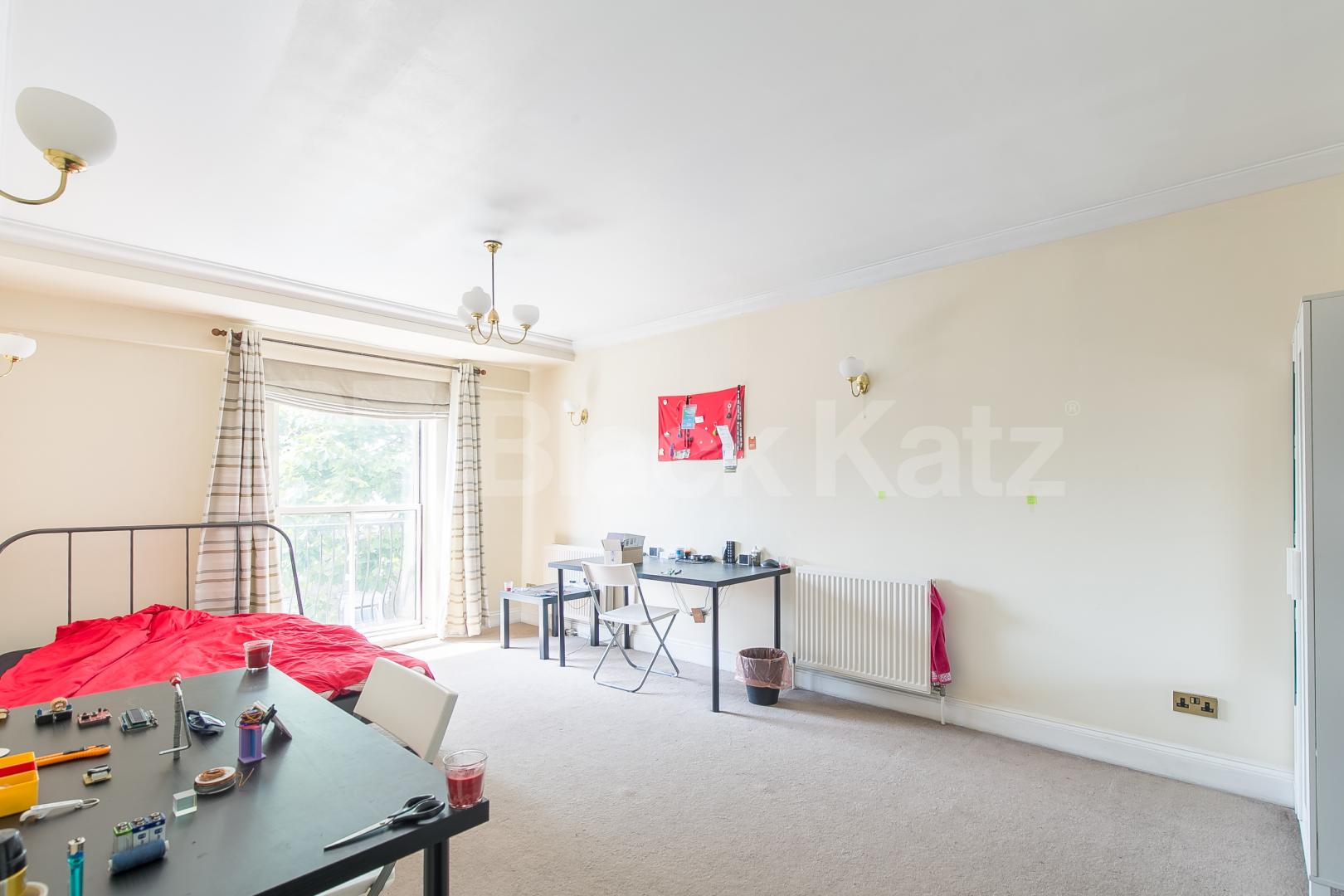 			IDEAL FOR 2 SHARERS!, 2 Bedroom, 1 bath, 1 reception Apartment			 York Way, CAMDEN/ISLINGTON